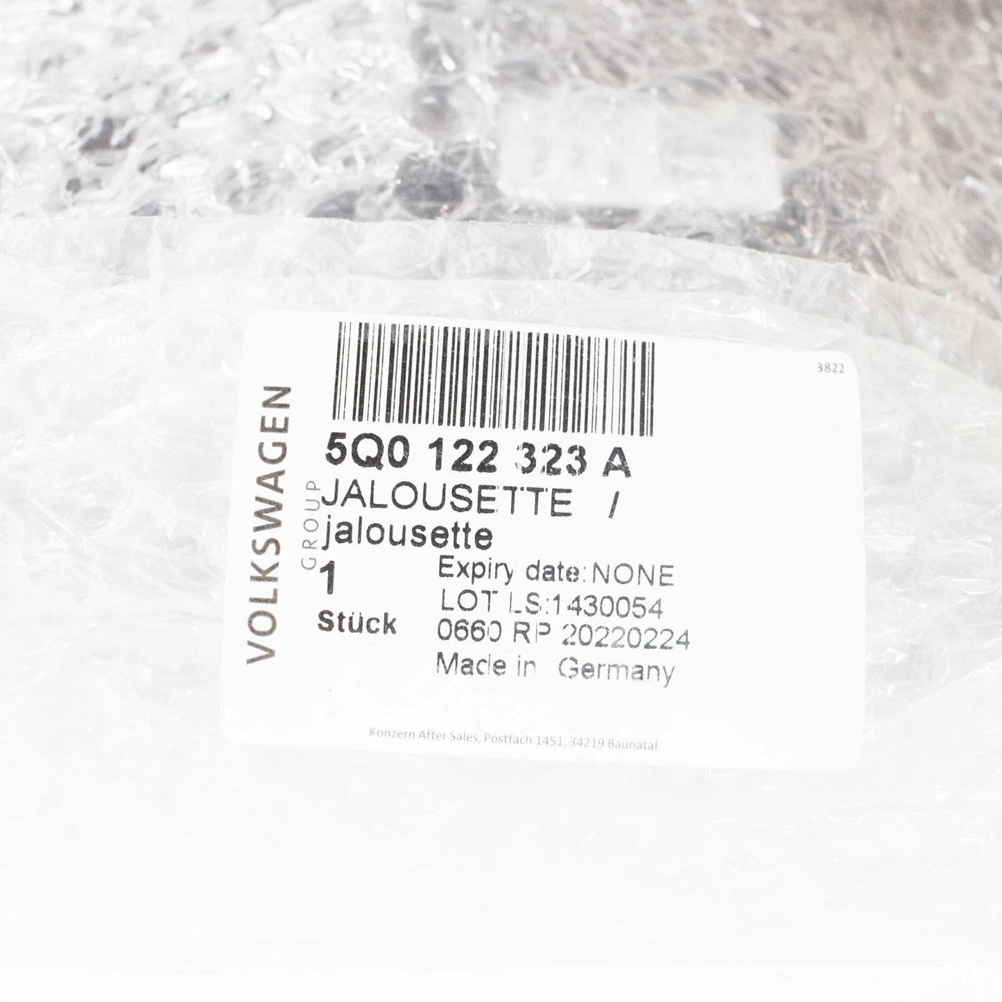 NEW VW JETTA A6 FRONT RADIATOR SHUTTER ASSEMBLY 5Q0122323A / 5Q0-122-323-A