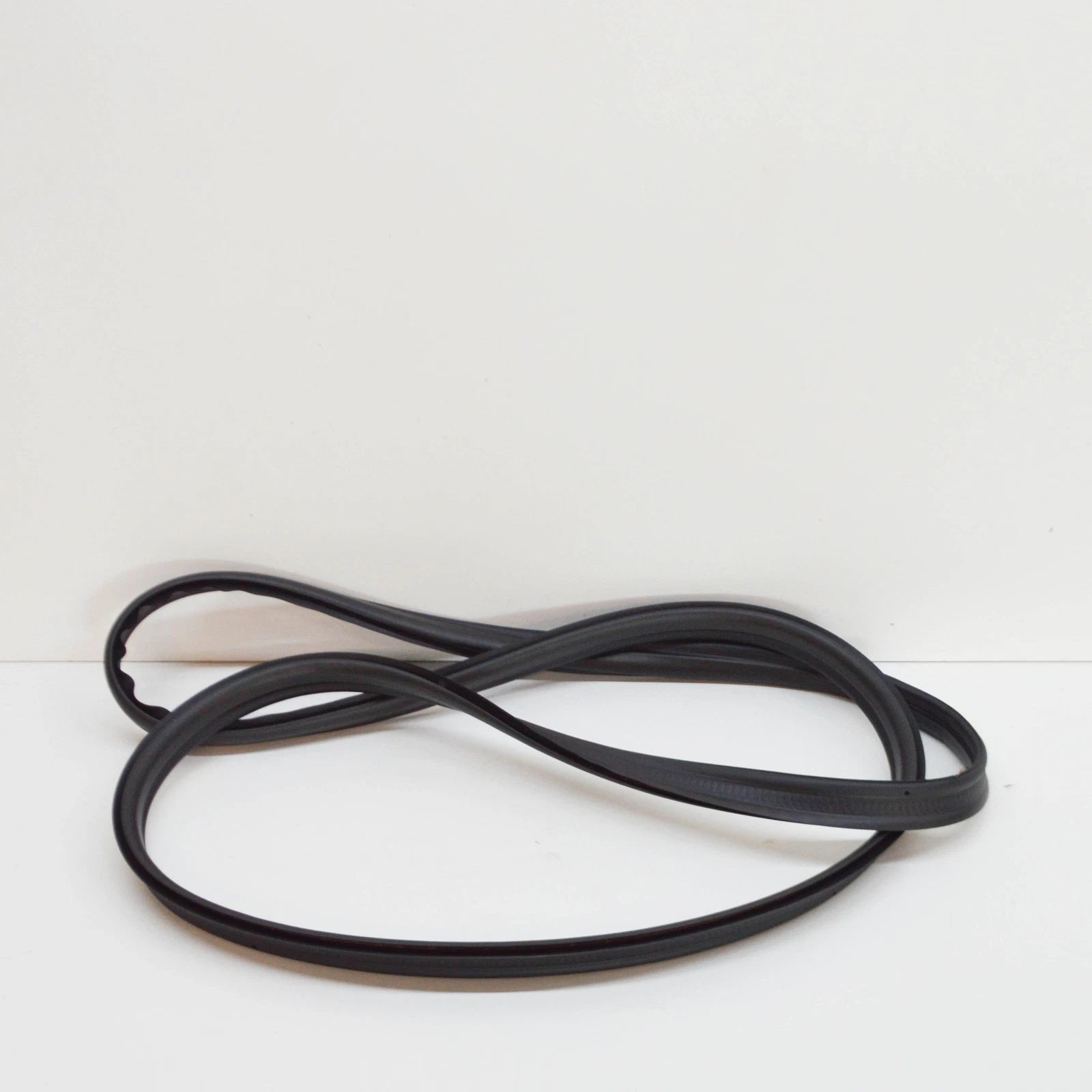 NEW MERCEDES-BENZ GLK X204 REAR PANEL DOOR SEAL A2047400478 ORIGINAL