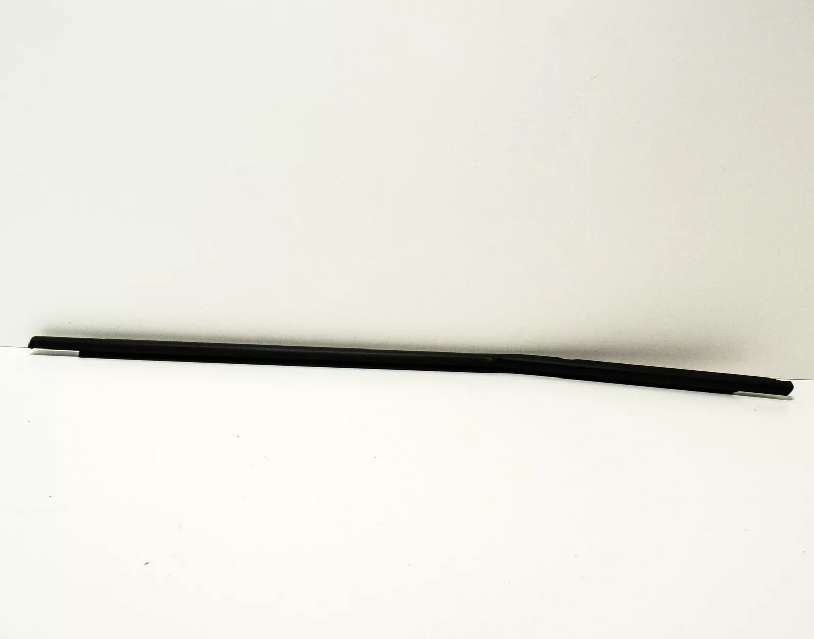 NEW VOLKSWAGEN GOLF MK6 REAR LEFT WINDOW APERTURE SEAL 5K6839477D5AP