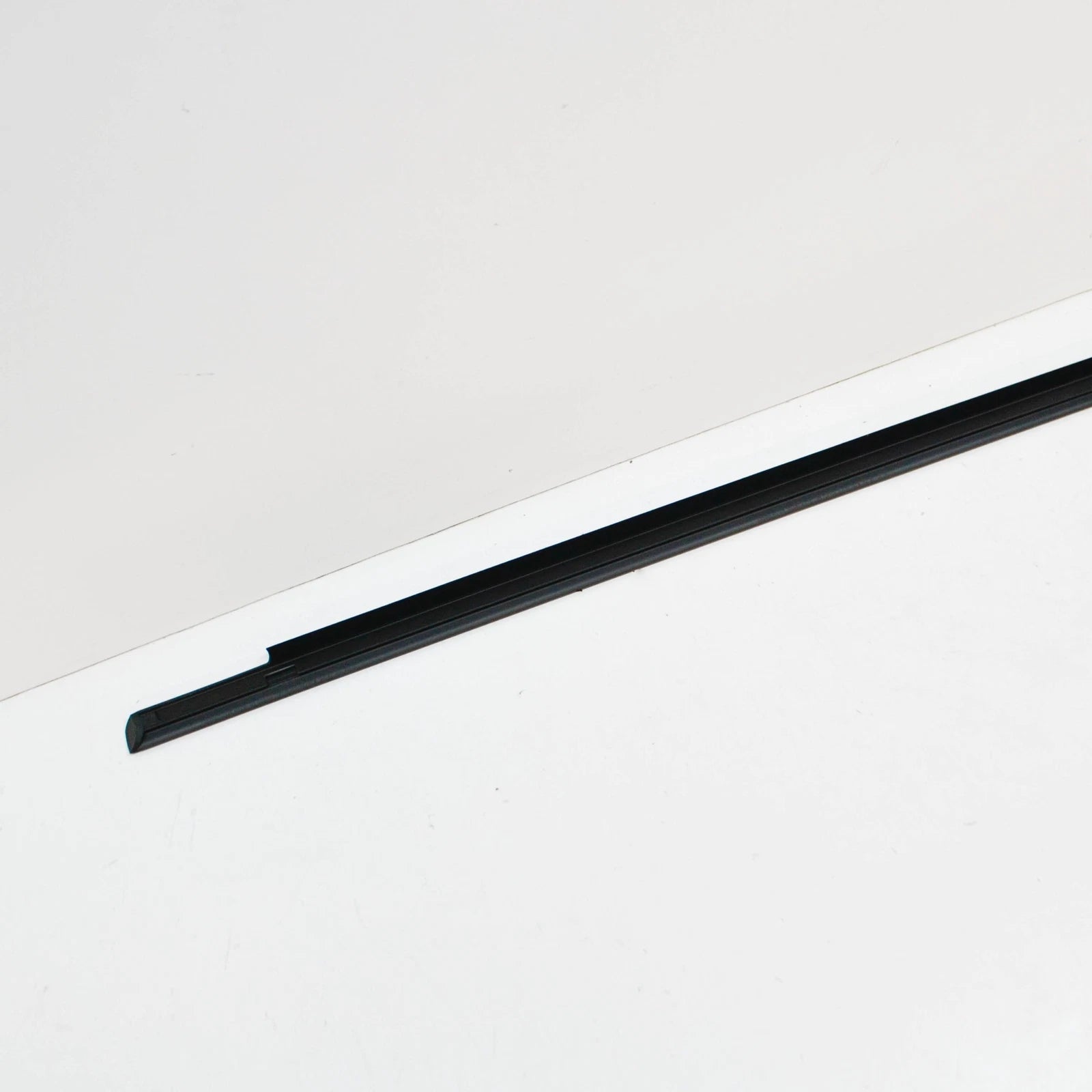 NEW MERCEDES-BENZ A W169 FRONT LEFT DOOR WINDOW SEALING RAIL A1697252765