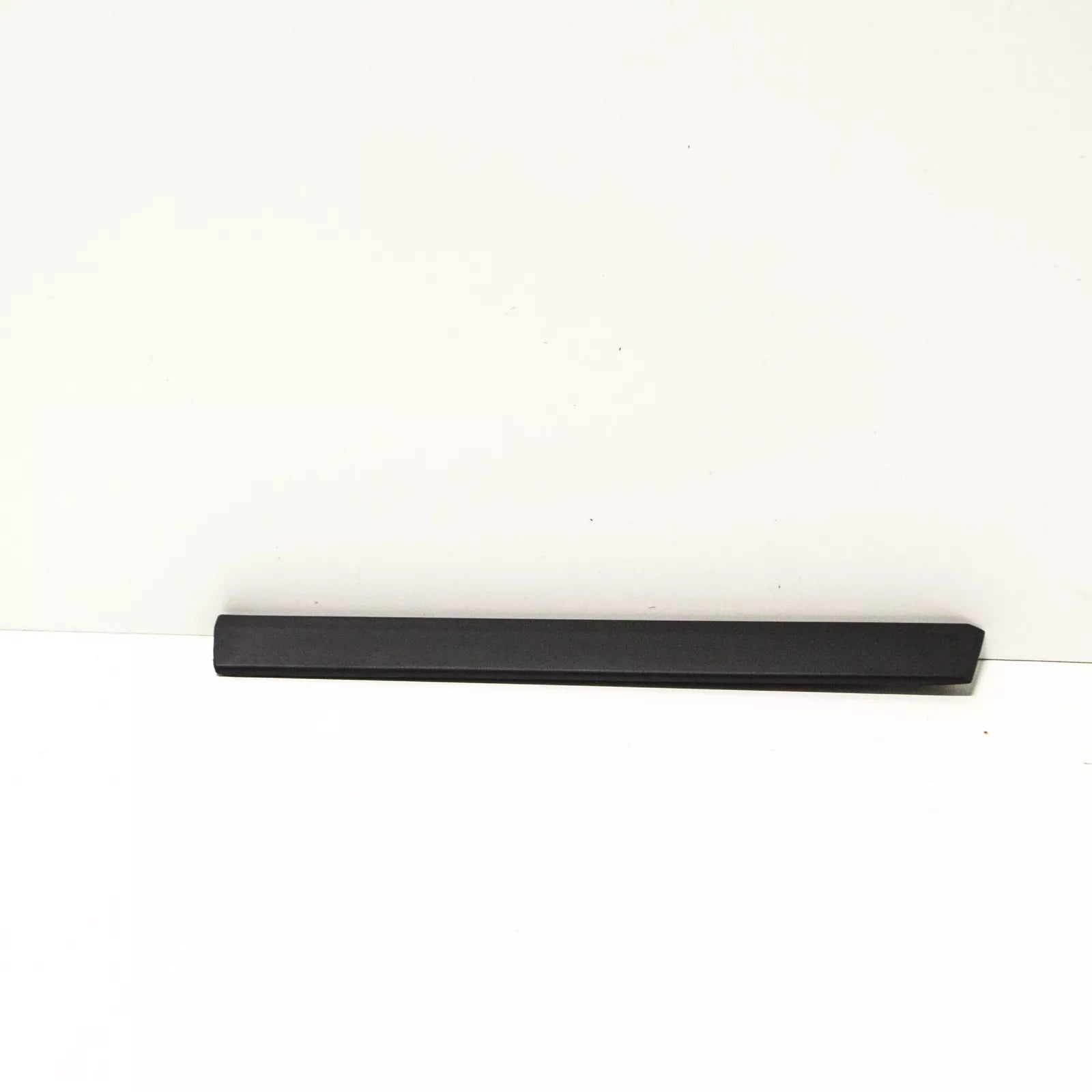 NEW BMW 5 E34 FRONT RIGHT FENDER MOULDING 51131944942 1944942 ORIGINAL