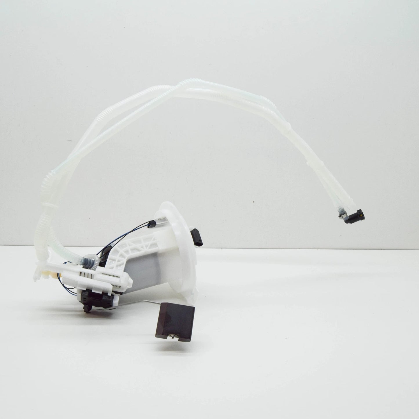 NEW MERCEDES-BENZ C W204 FUEL PUMP ASSEMBLY A2044704494 ORIGINAL