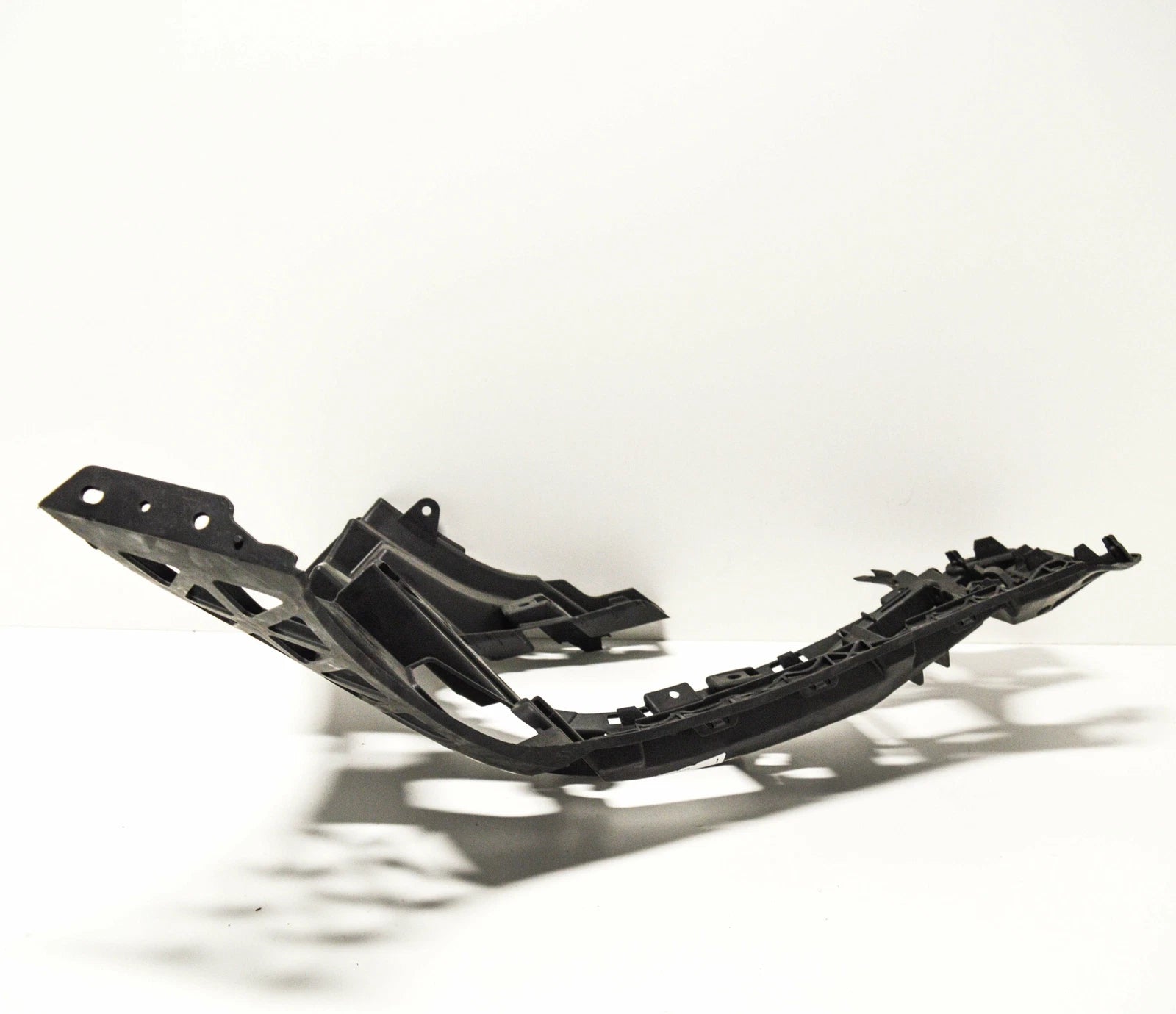 NEW MB E W212 FRONT RIGHT AMG FACELIFT MOUNTING BRACKET A2128854865