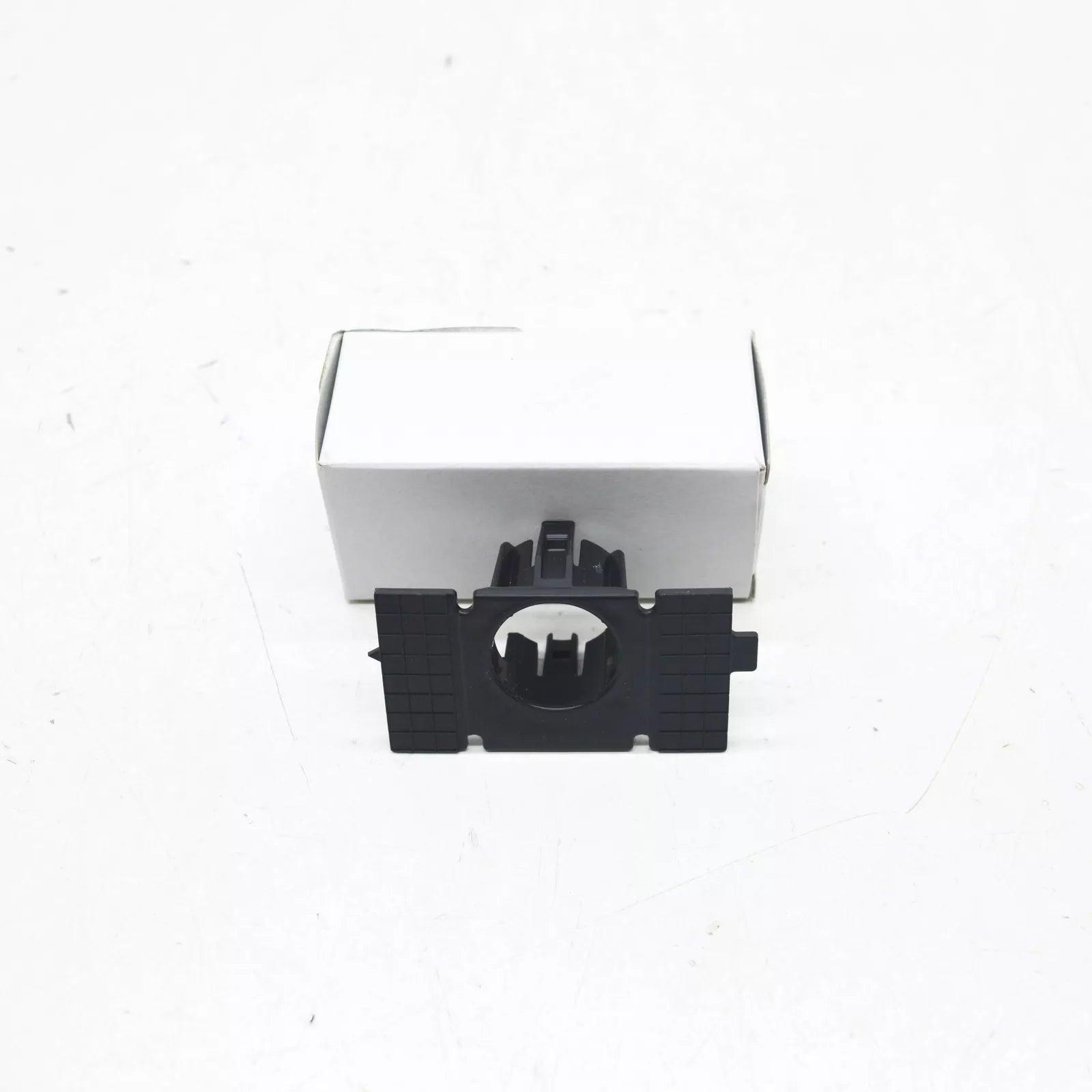 NEW VW TIGUAN ALLSPACE AD MK2 REAR CENTER RIGHT PARK BRACKET 5NL919492A ORIGINAL