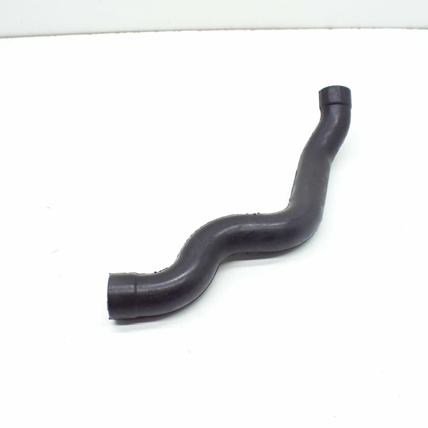 NEW MB C W202 CRANKCASE BREATHER VENT HOSE C180 PETROL A1120180482