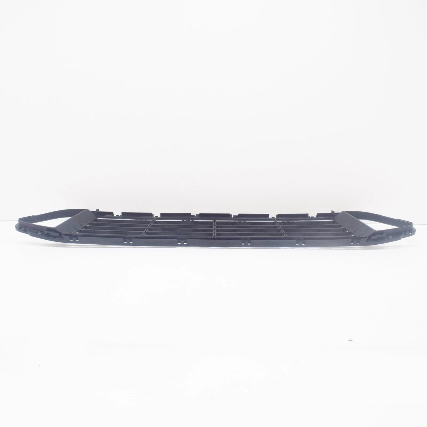 NEW BMW X1 F48 FRONT BUMPER CENTER LOWER GRILLE X-LINE 51117354773 2015 ORIGINAL