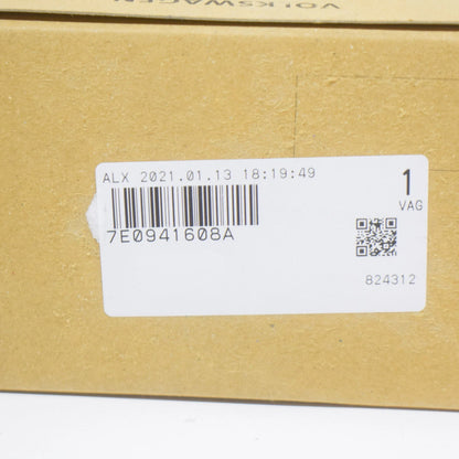 NEW VW TRANSPORTER T6 FRONT RIGHT DIPPED BEAM COVER CAP 7E0941608A ORIGINAL