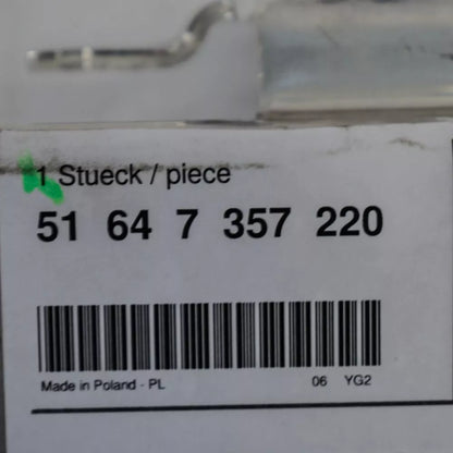 NEW BMW 5 G30 RADIATOR UPPER RIGHT BRACKET 51647357220 ORIGINAL