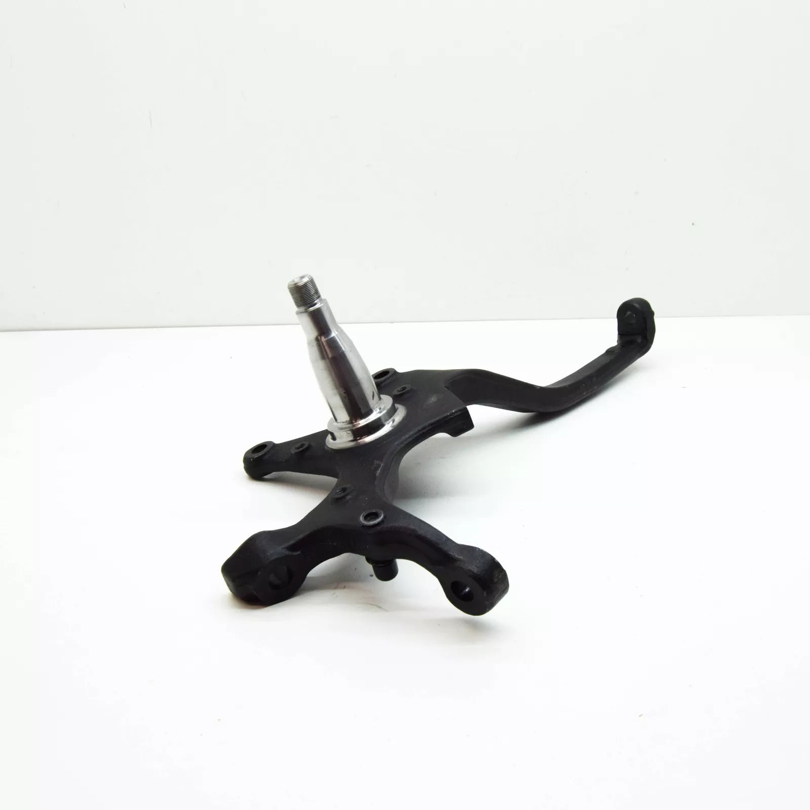 NEW MERCEDES-BENZ SLK R170 FRONT LEFT STEERING KNUCKLE A2023300020 ORIGINAL