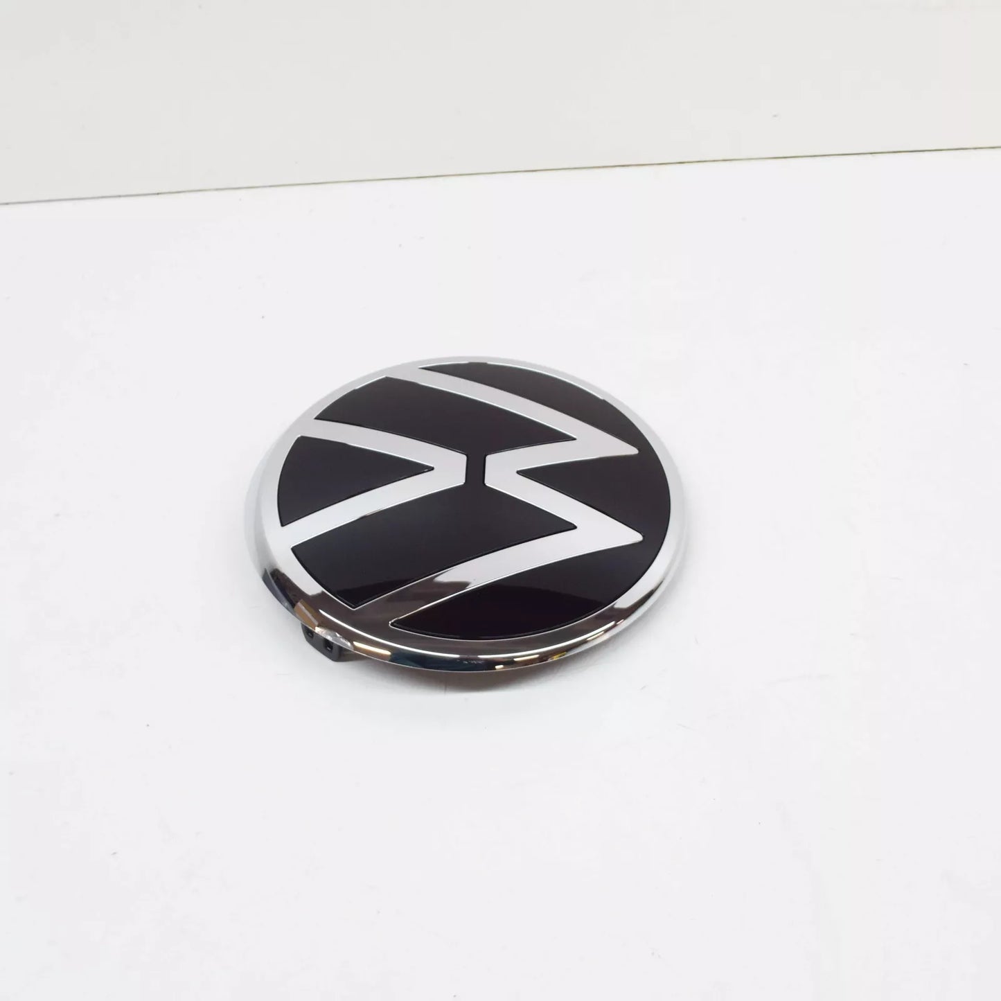 NEW VOLKSWAGEN T-ROC FRONT EMBLEM BADGE 2GM853601FDPJ