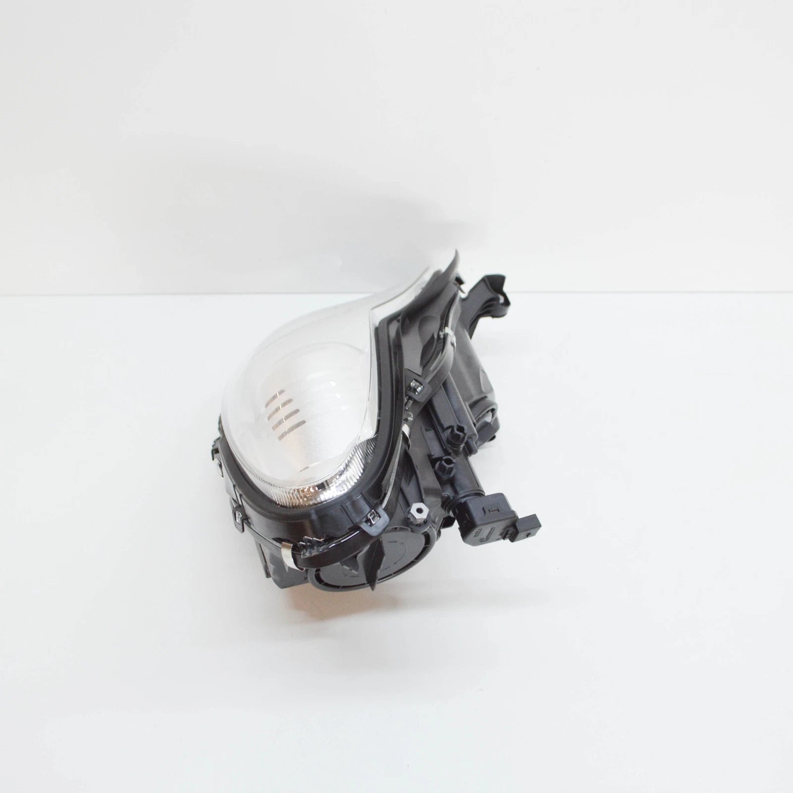 NEW MERCEDES-BENZ CLS C219 FRONT LEFT HEADLIGHT RHD A2198200961 ORIGINAL