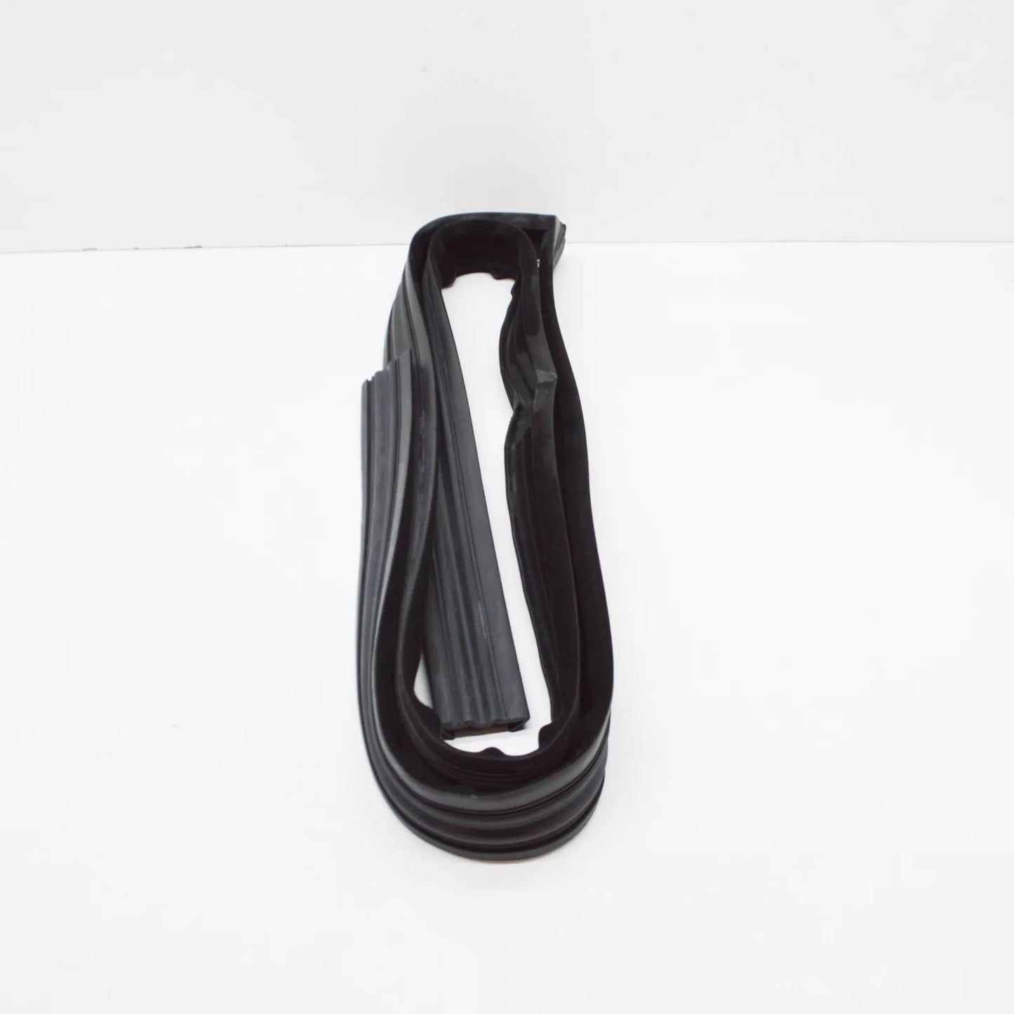 NEW BMW 5 E28 FRONT RIGHT DOOR SEALING RUBBER 51321889788 1889788 1982 ORIGINAL