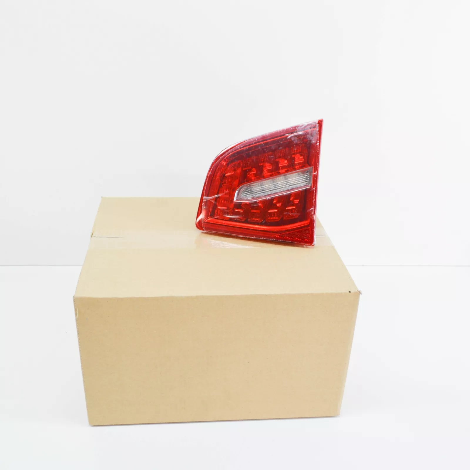 NEW AUDI A6 C6 REAR RIGHT INNER LED TAILLIGHT 4F5945094F ORIGINAL