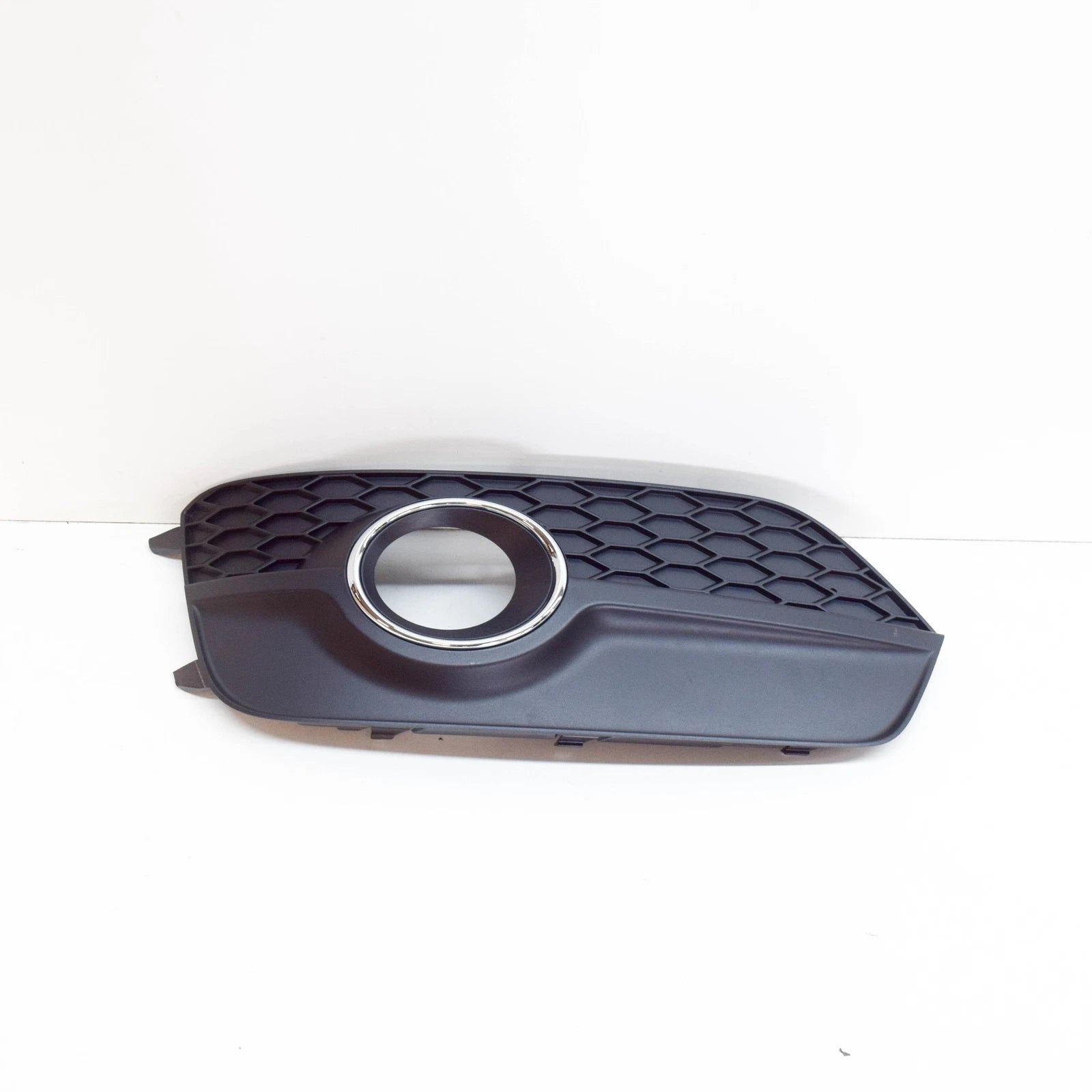 NEW AUDI Q3 8U FRONT BUMPER LEFT FOG LIGHT GRILLE  8U0807681ESP9 ORIGINAL