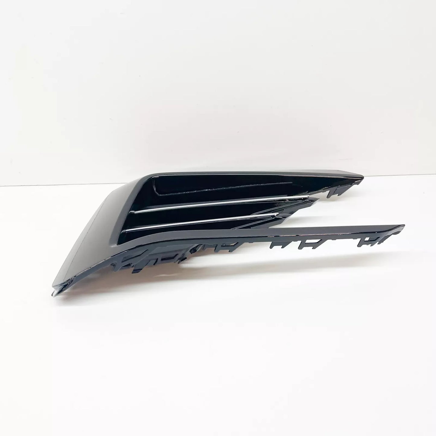 NEW VOLKSWAGEN PASSAT B8 FRONT BUMPER RIGHT OUTER GRILLE 561854662JFOD