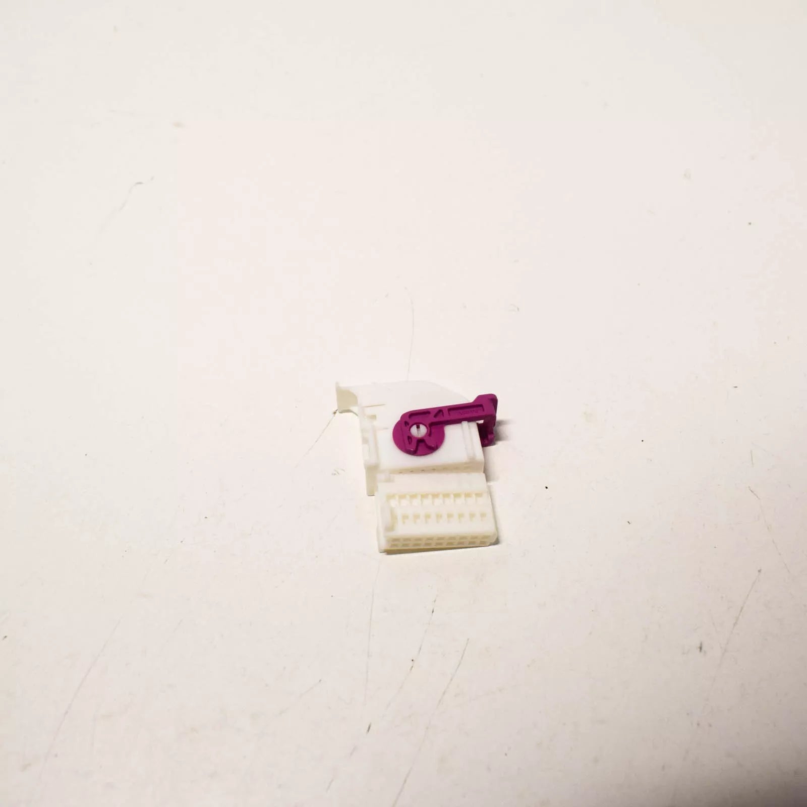 NEW VOLKSWAGEN PHAETON 3D FLAT CONTACT HOUSING 18PIN 5Q0972718B ORIGINAL