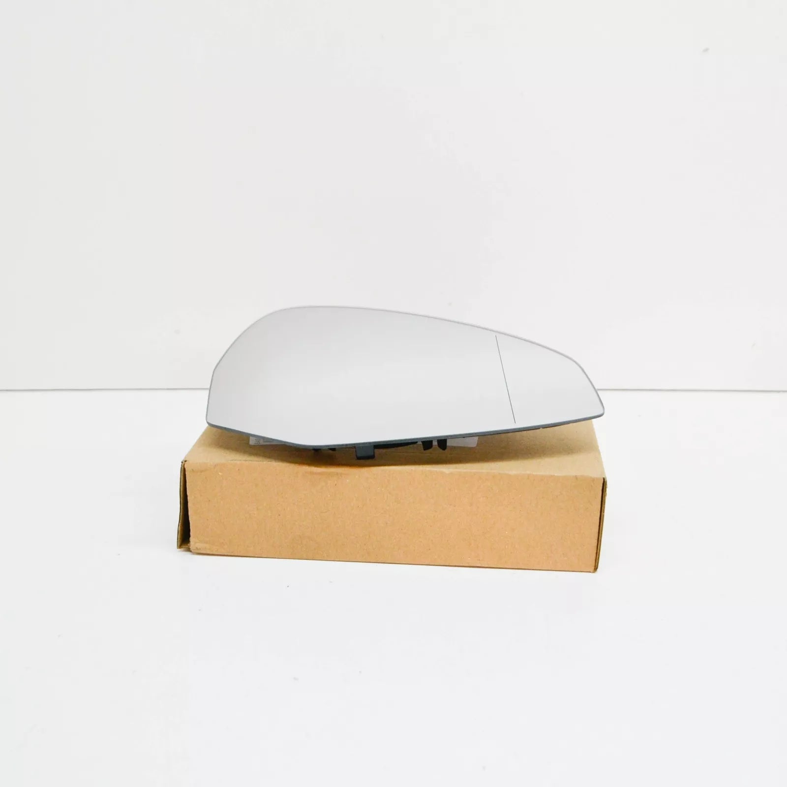 NEW AUDI A4 AVANT B9 FRONT RIGHT DOOR MIRROR GLASS 8W0857536E