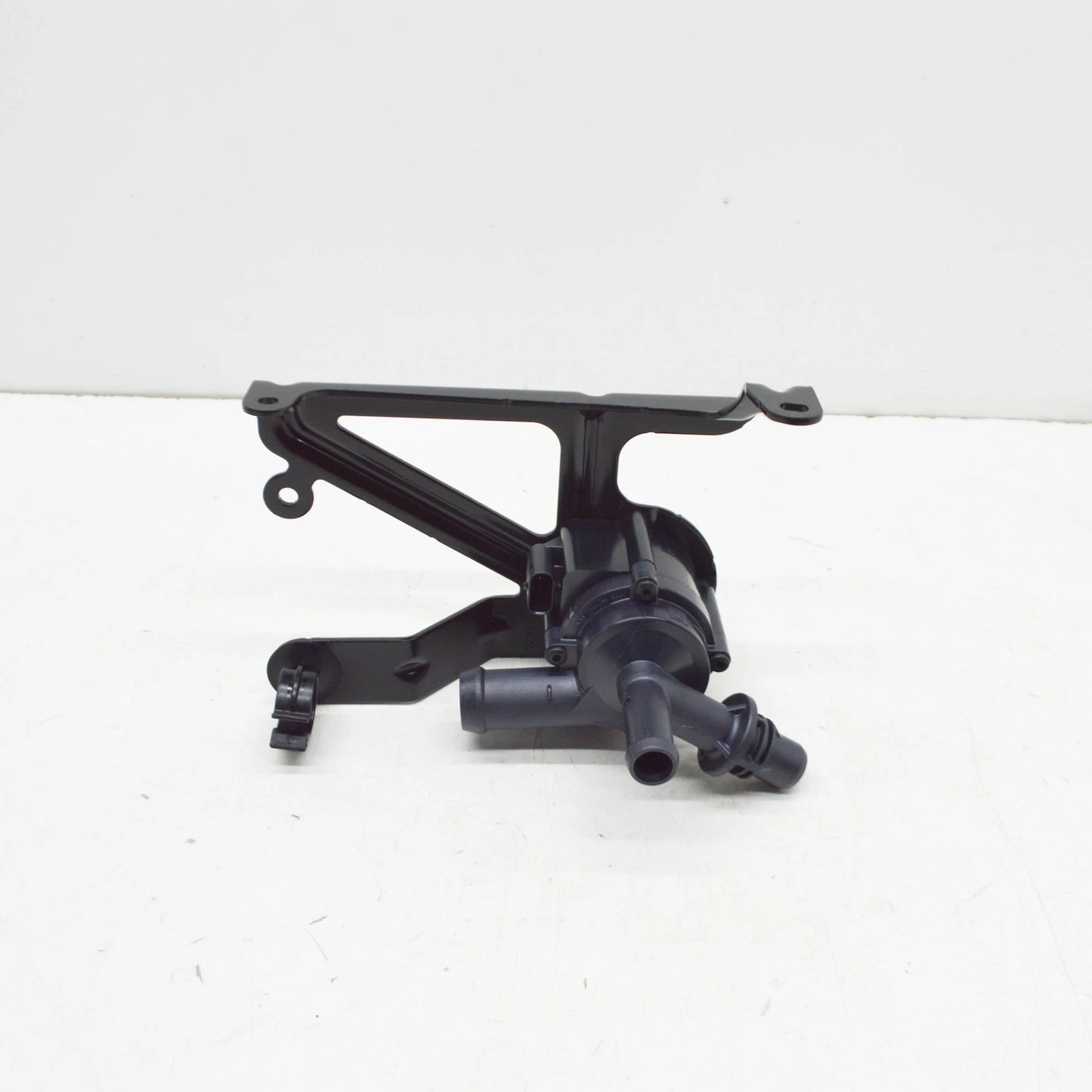 NEW BMW 1 F20 ADDITIONAL WATER PUMP 11515A36585 ORIGINAL