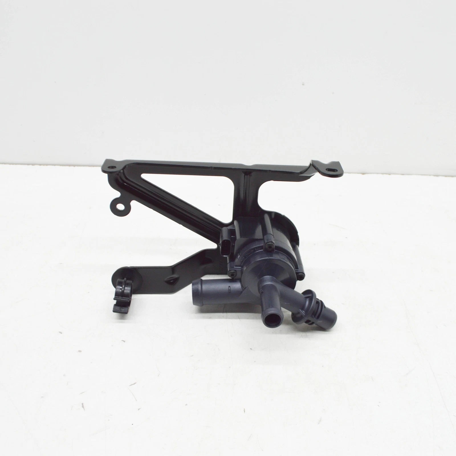 NEW BMW 1 F20 ADDITIONAL WATER PUMP 11515A36585 ORIGINAL