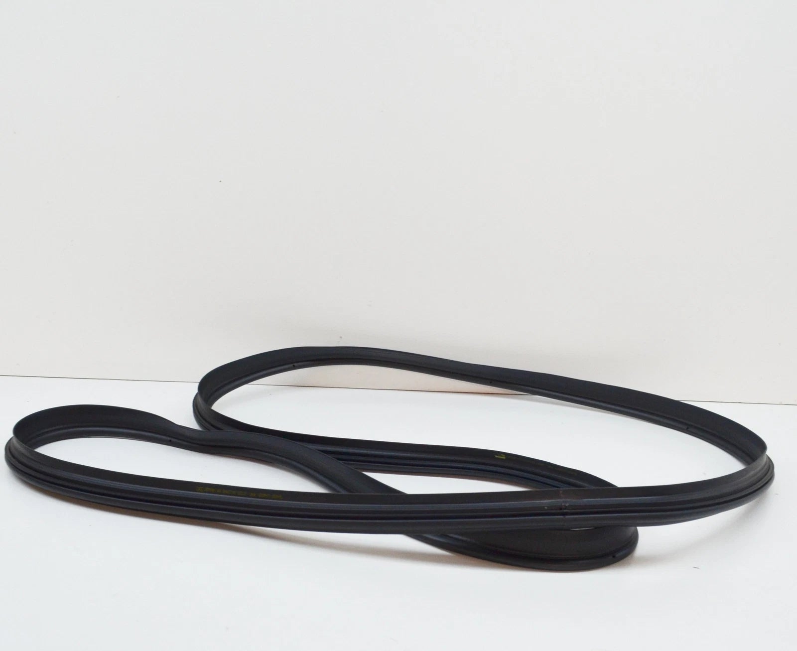 NEW AUDI A3 SPORTBACK 8V REAR TAILGATE WEATHERSTRIP 8V4827705