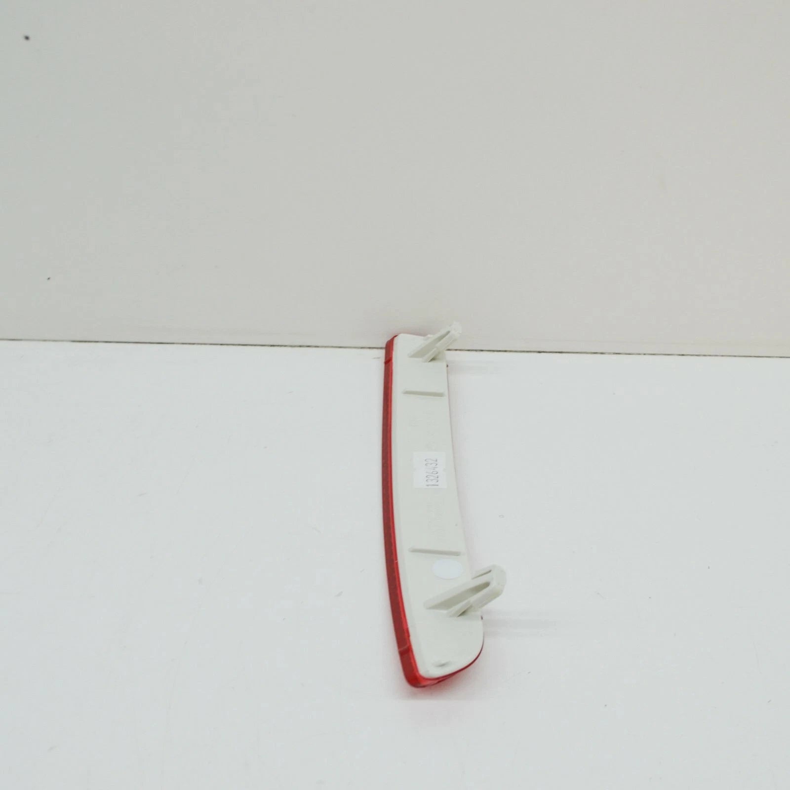 NEW VOLKSWAGEN JETTA MK5 REAR BUMPER RIGHT SIDE REFLECTOR 1K5945106