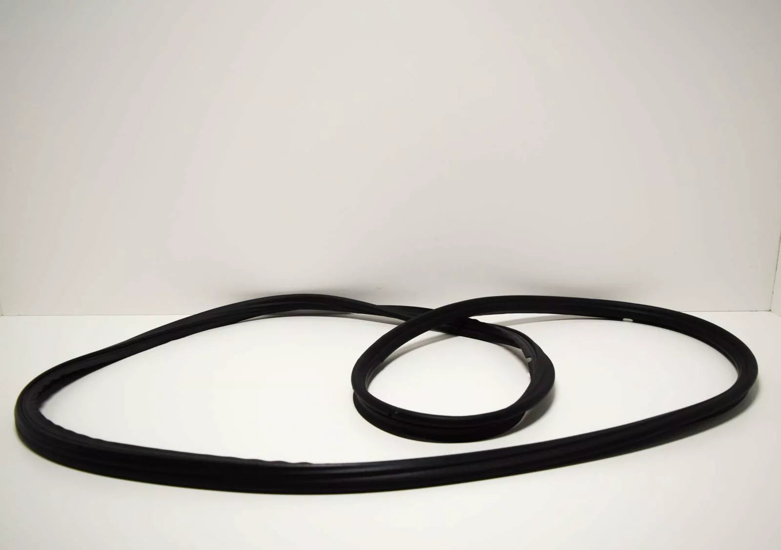 NEW MB SL R129 REAR TRUNK BOOT LID WEATHERSTRIP SEAL A1297580098