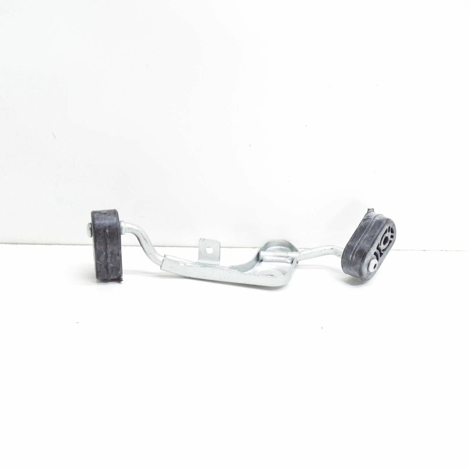 NEW MB C W204 REAR LEFT EXHAUST PIPE BRACKET SUSPENSION A2044901037