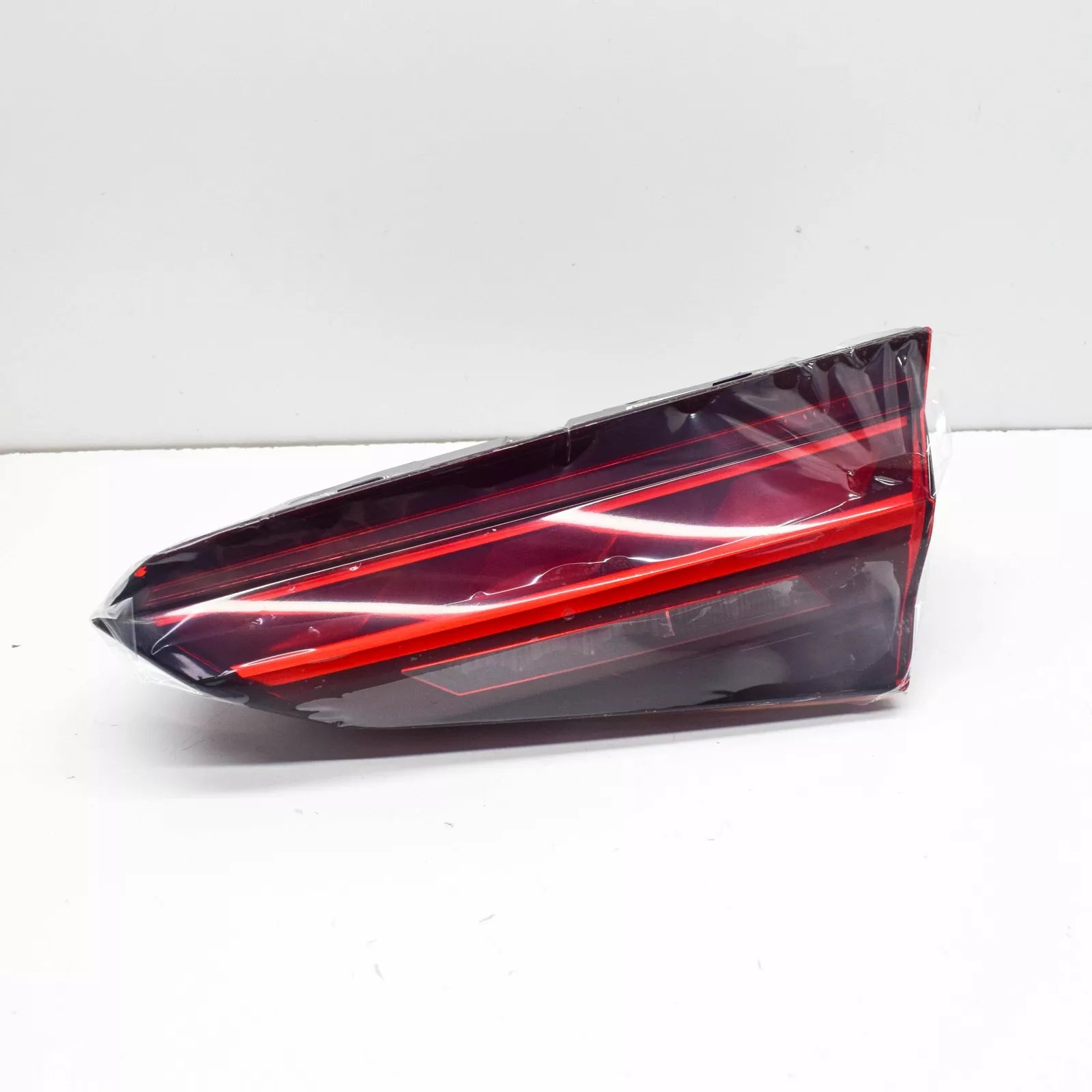 NEW AUDI A5 8W6 REAR RIGHT INNER LED TAILLIGHT 8W6945094AA ORIGINAL