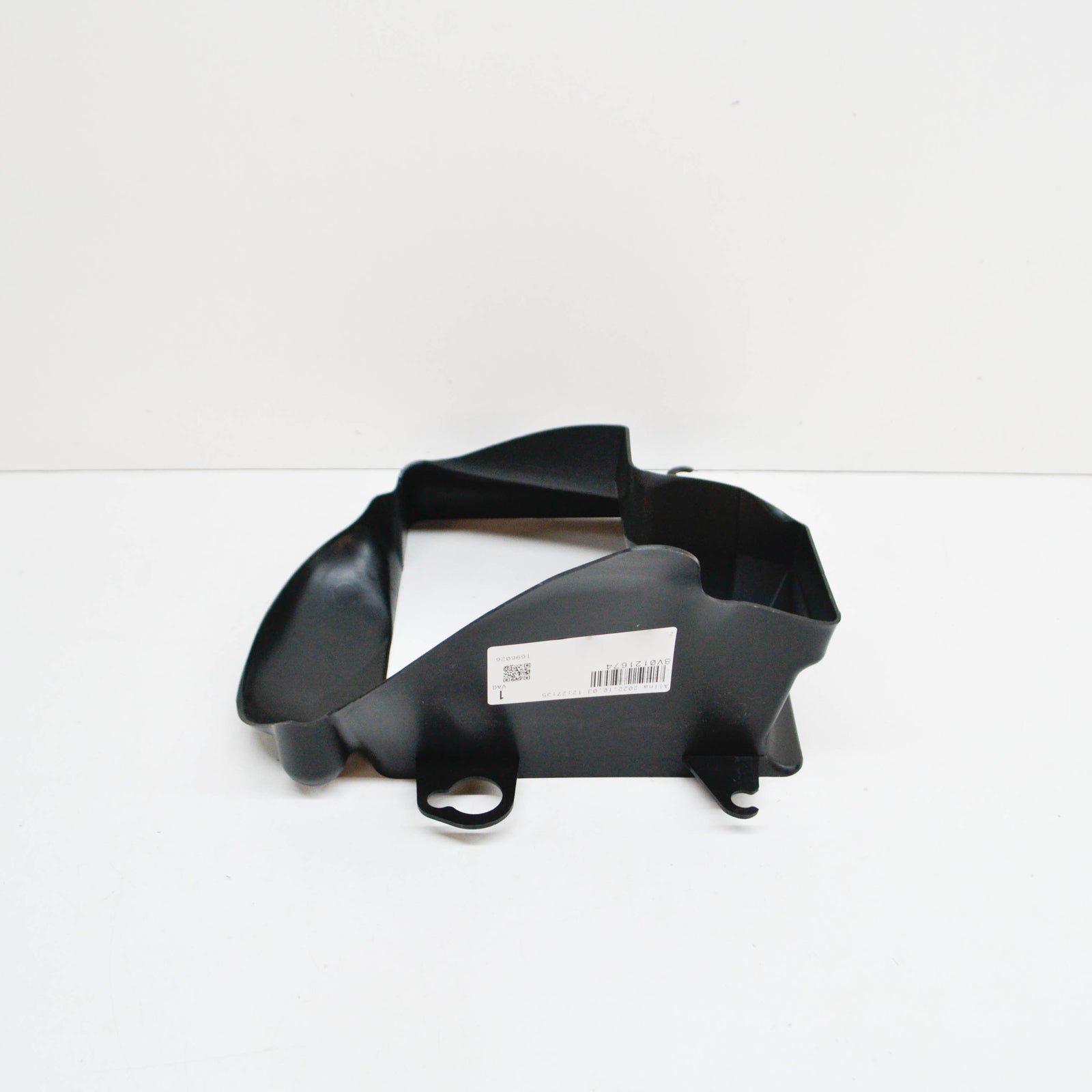 NEW AUDI A3 8V ADDITIONAL COOLER FRONT RIGHT AIR GUIDE 8V0121674 ORIGINAL