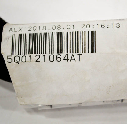 NEW AUDI A3 8VA BREATHER LINE PIPE 5Q0121064AT ORIGINAL