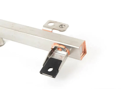 NEW BMW 5 E60 FUEL INJECTOR RAIL 7506923 13537506923 ORIGINAL