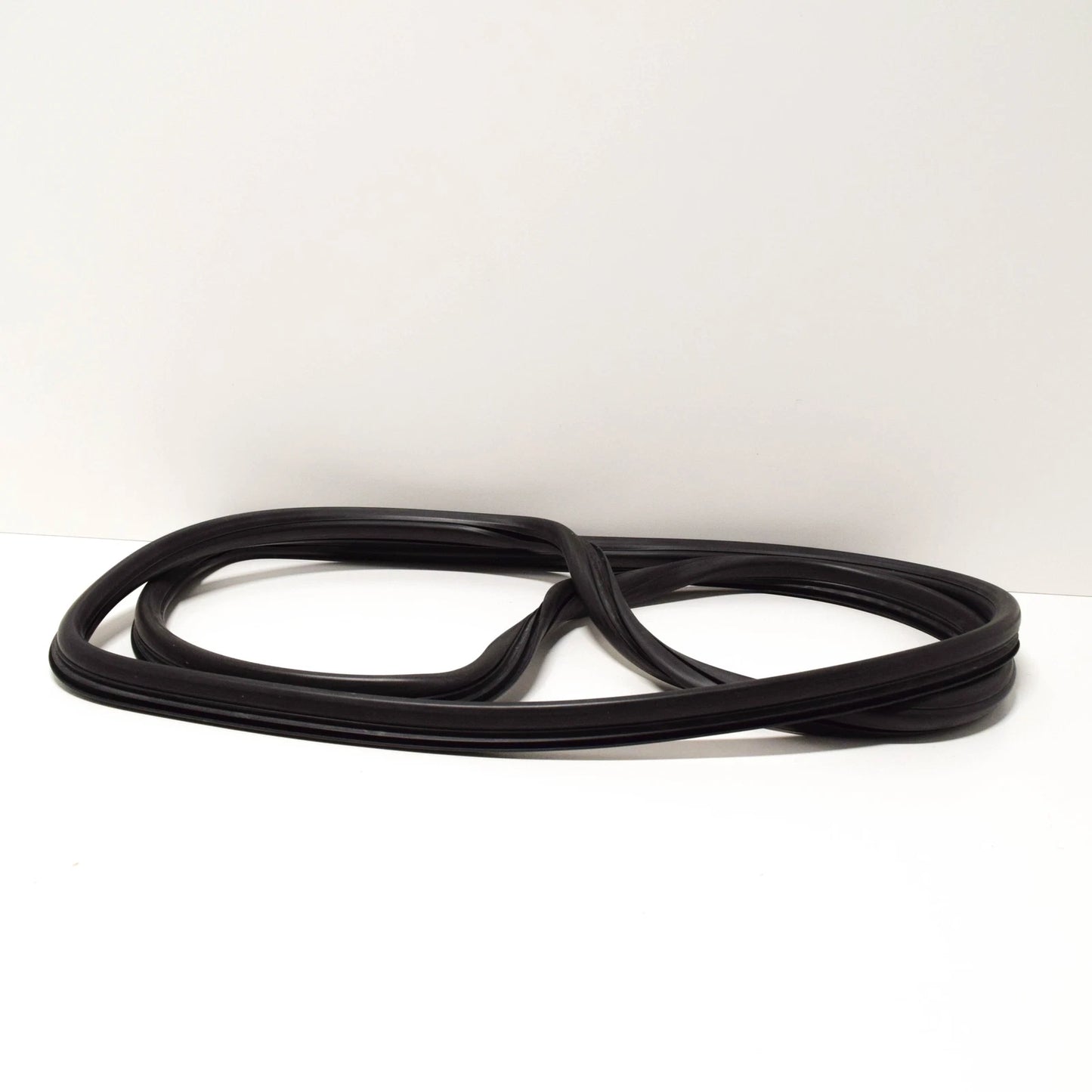 NEW BMW 1502 REAR WINDOW GLASS SEAL 51317440154 7440154 ORIGINAL