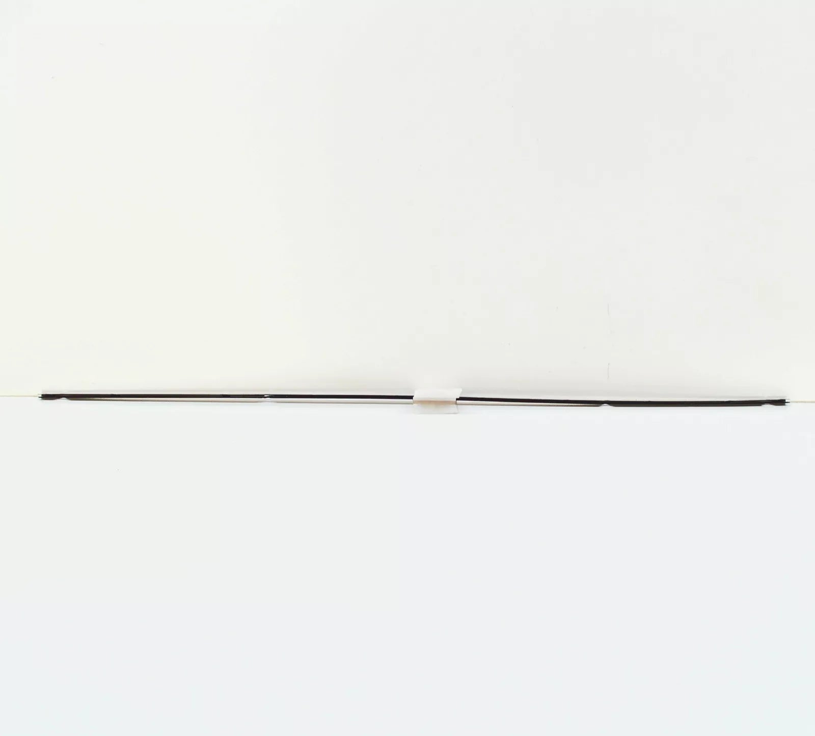 NEW AUDI Q7 4M FRONT RIGHT WINDSHIELD VERTICAL MOLDING BRACKET 4M0845454