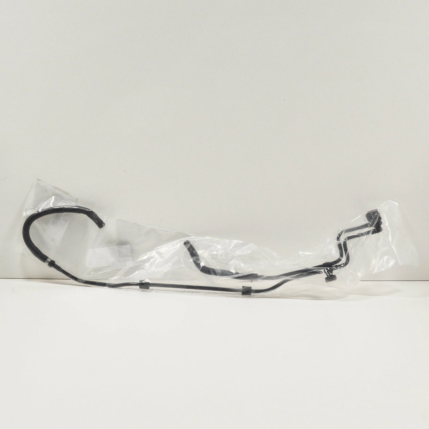 NEW MERCEDES BENZ E W213 WATER COOLANT PIPE HOSE A2135016500