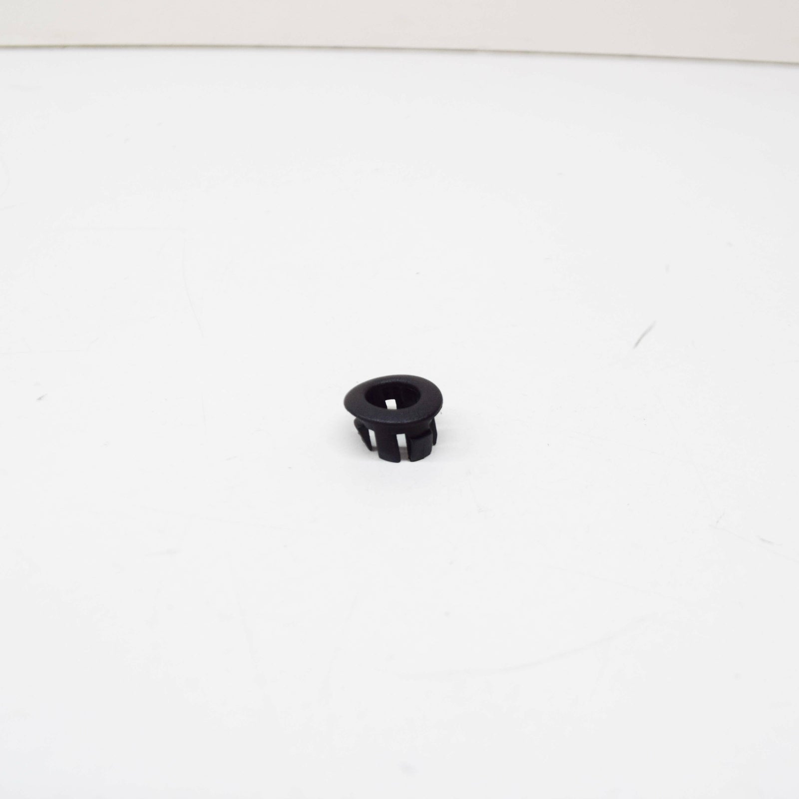 new bmw 3 e46 front door trim panel bush 8200729 51418200729 original