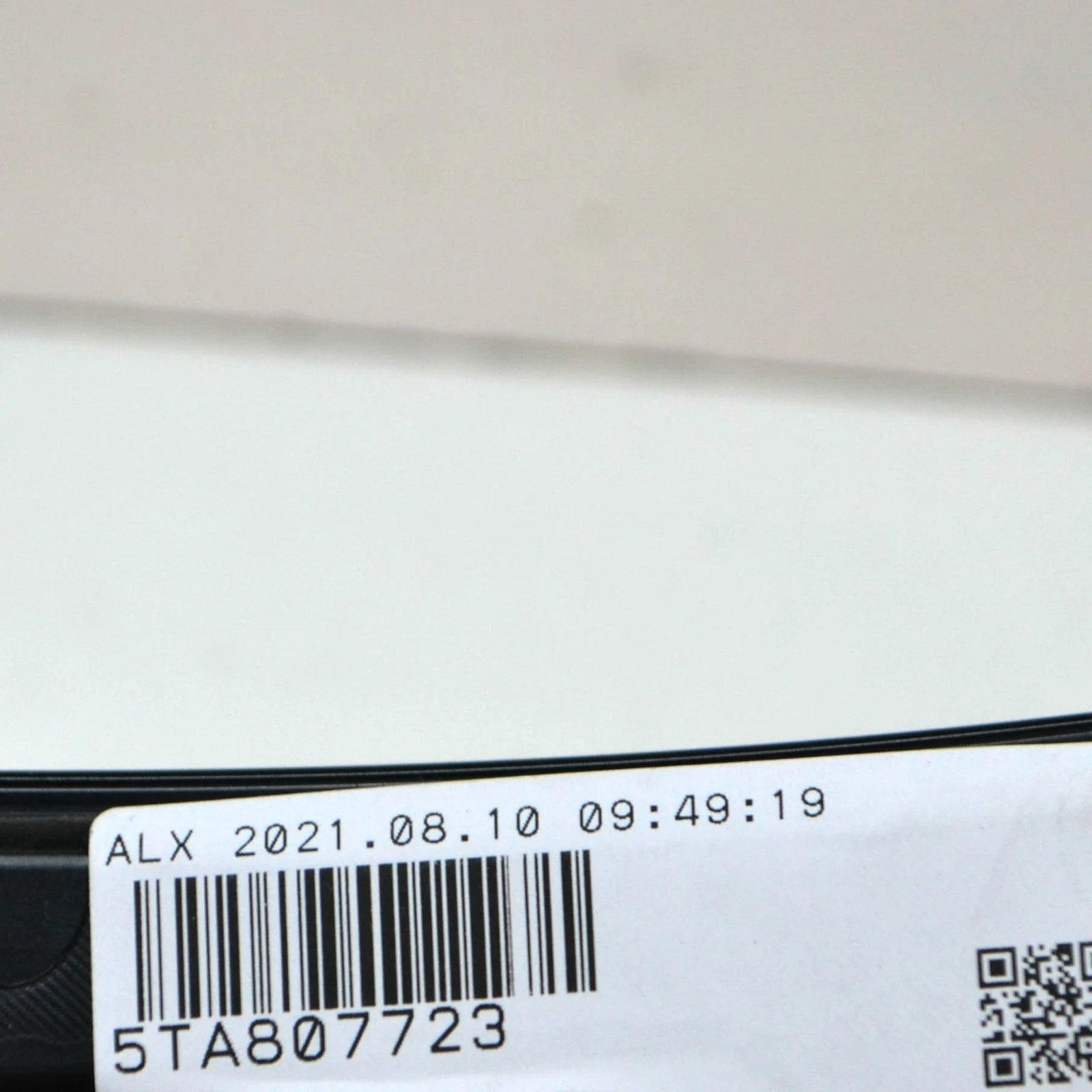 NEW VOLKSWAGEN TOURAN 5T FRONT LEFT BUMPER BRACKET 5TA807723