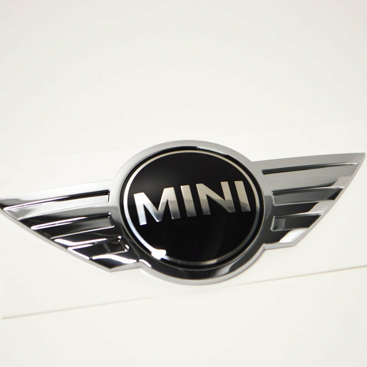 new mini cooper r53 trunk lid chrome badge emblem 51147026186 7026186 original
