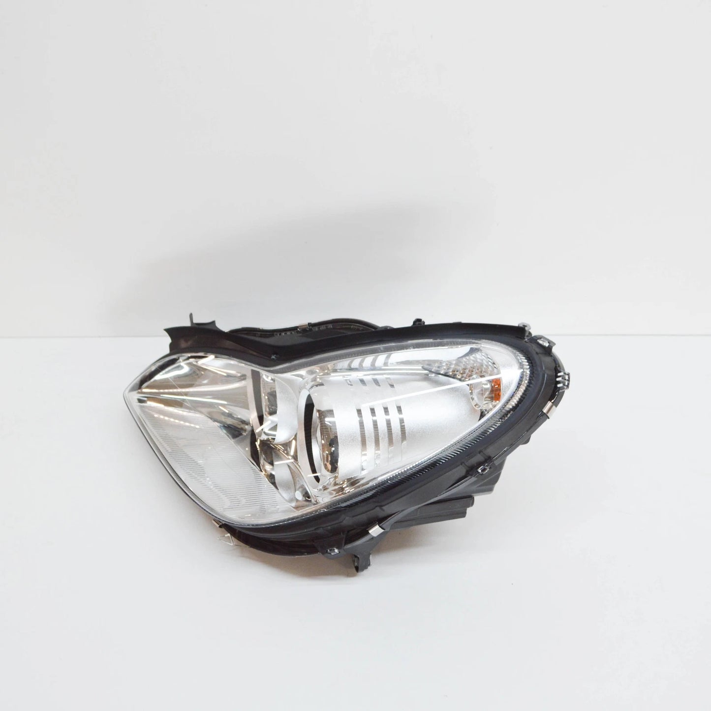 NEW MERCEDES-BENZ CLS C219 FRONT LEFT HEADLIGHT RHD A2198200961 ORIGINAL