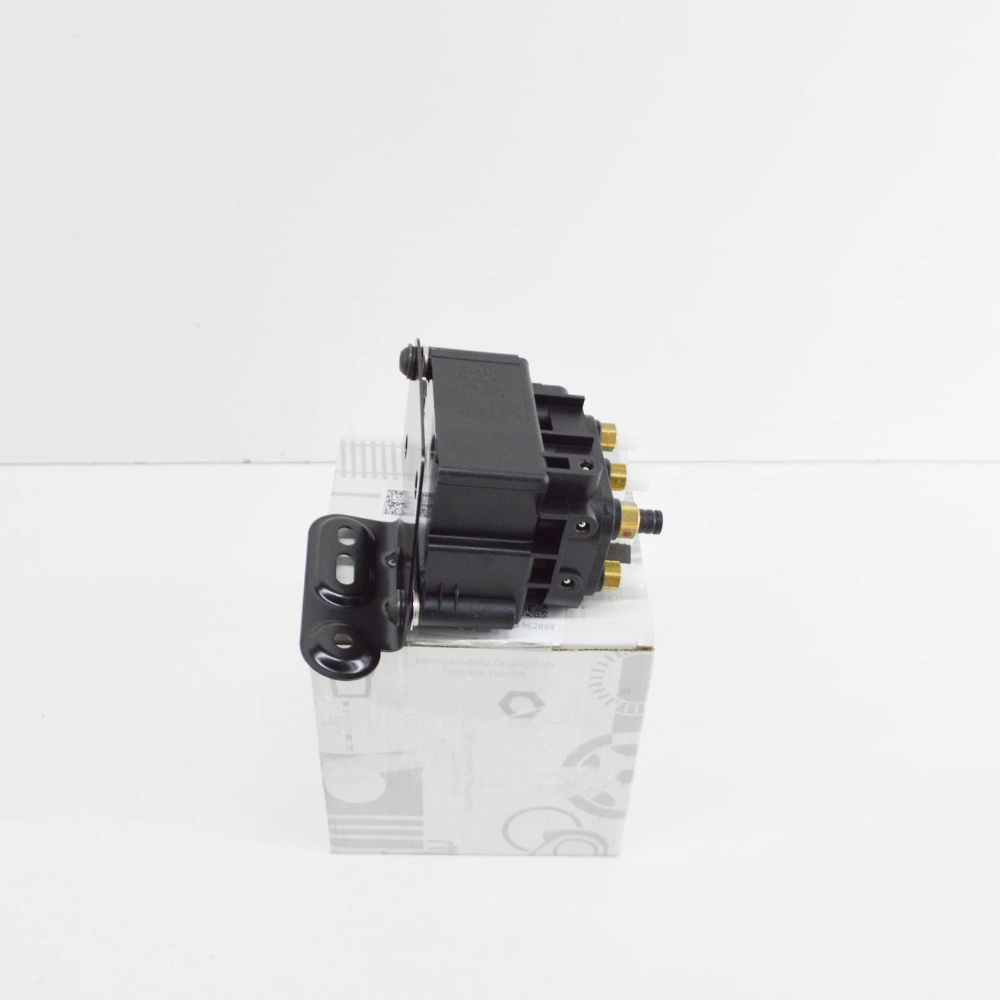 NEW MERCEDES-BENZ E W212 SUSPENSION VALVE BLOCK A2123200658 ORIGINAL