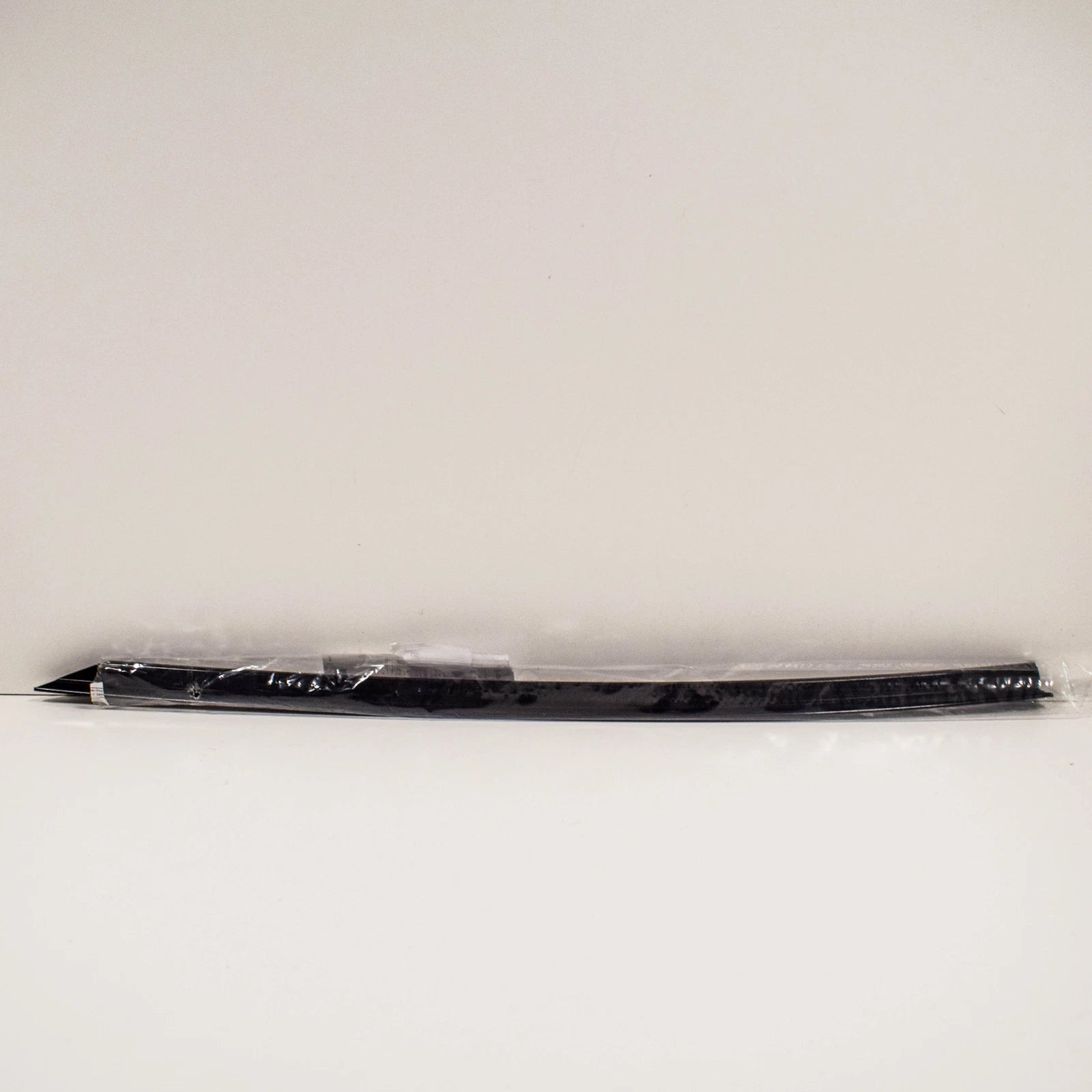 NEW BMW 4 CONVERTIBLE F33 A PILLAR FRONT LEFT SEAL 51347295569 7295569 ORIGINAL