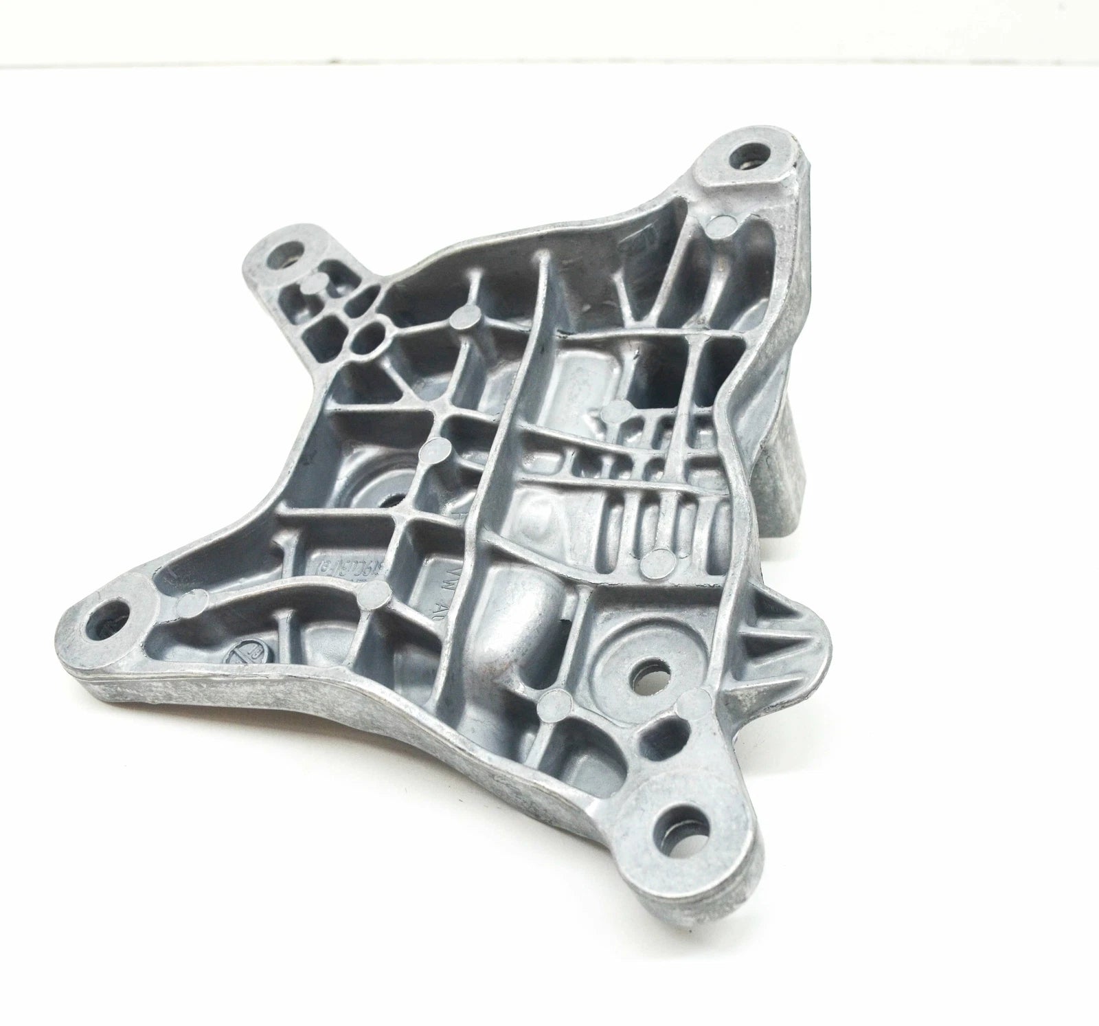 NEW AUDI Q7 4M GEARBOX MOUNT BRACKET 4M0399115P