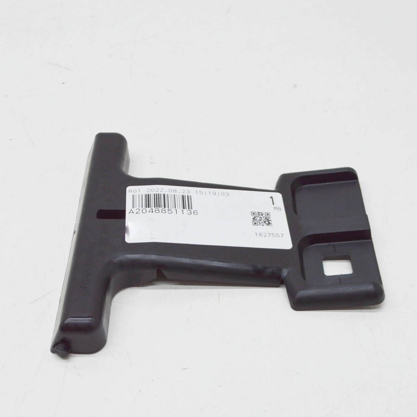 NEW MERCEDES-BENZ C-CLASS W204 RADIATOR GRILLE BRACKET A2048851136 2010 ORIGINAL