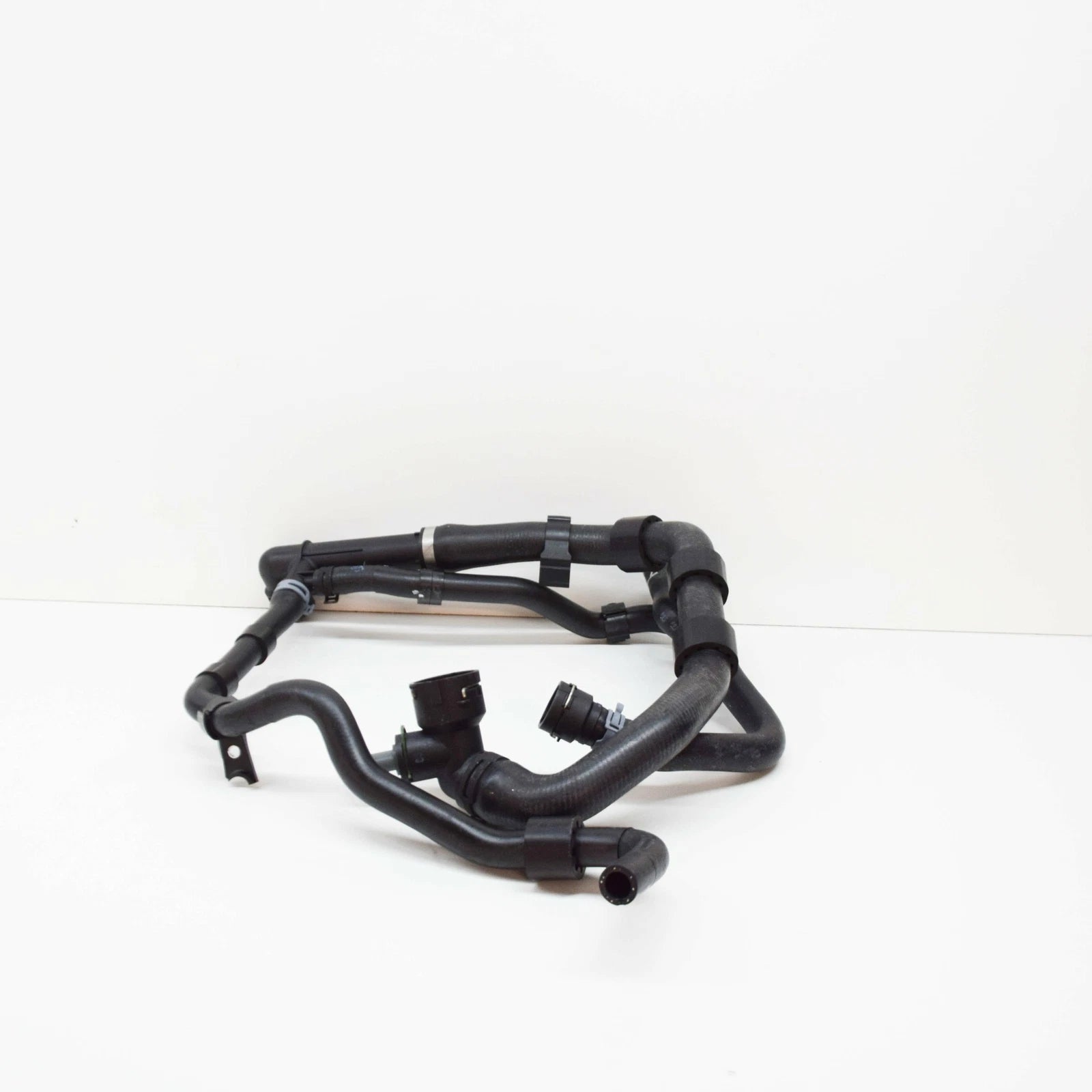 NEW VOLKSWAGEN BEETLE A5 LOWER RADIATOR HOSE 5K0122051P