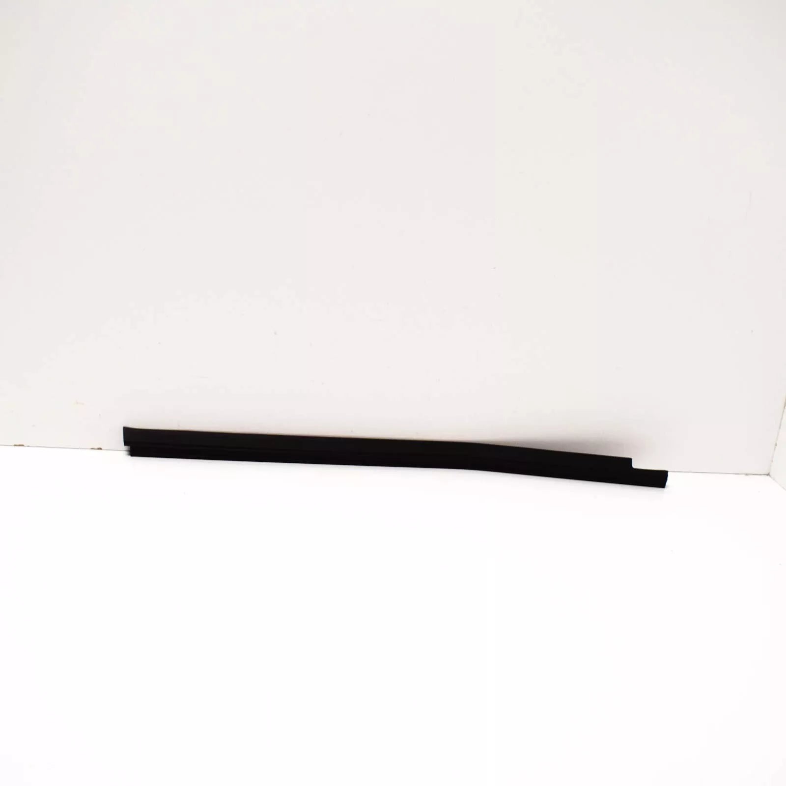 NEW BMW 3 CONVERTIBLE E30 LEFT DOOR OUTER WEATHER STRIP 51361933751 ORIGINAL