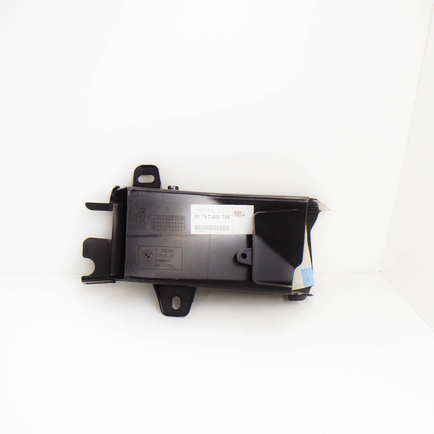 NEW MERCEDES-BENZ C W205 OIL COOLER RIGHT MOUNT BRACKET A2055013520 ORIGINAL