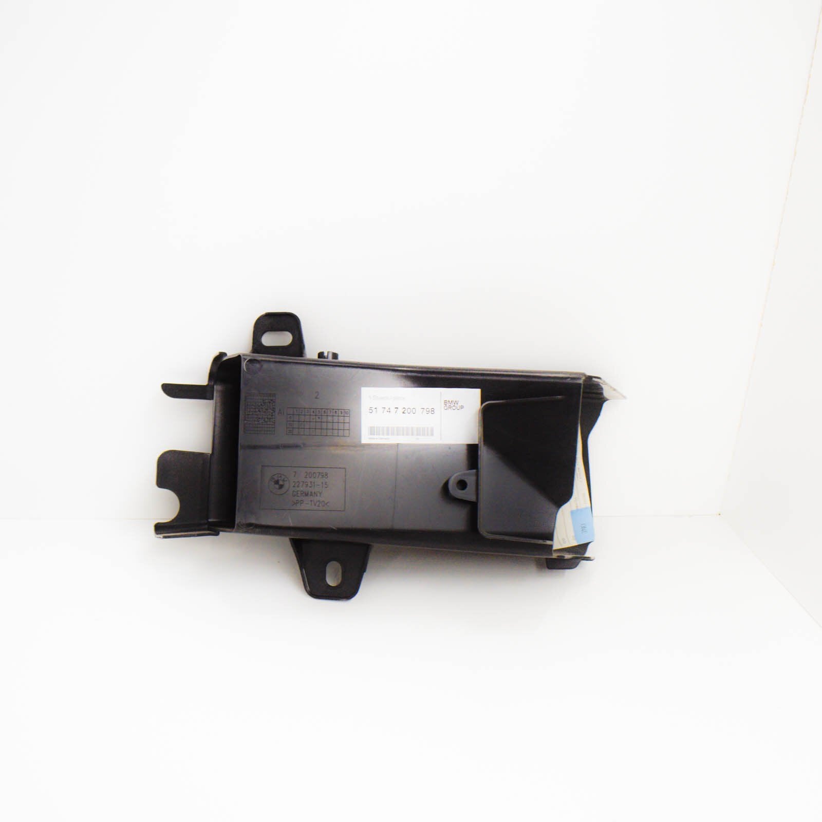 NEW MERCEDES-BENZ C W205 OIL COOLER RIGHT MOUNT BRACKET A2055013520 ORIGINAL