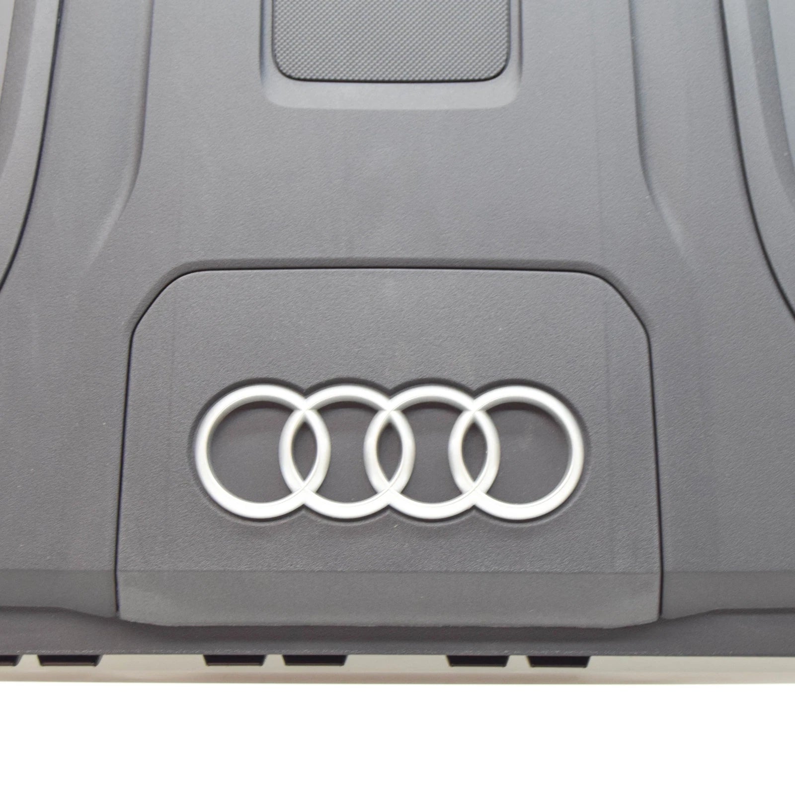 NEW AUDI Q7 4M ENGINE COVER 4M0133849AA ORIGINAL