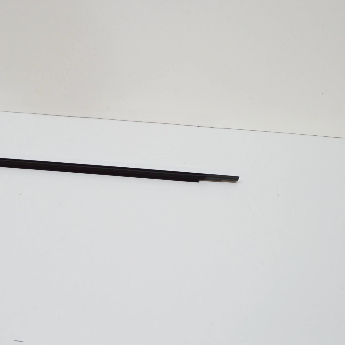 NEW AUDI A4 B9 FRONT RIGHT DOOR WINDOW BELT MOLDING 8W0853284E2ZZ ORIGINAL