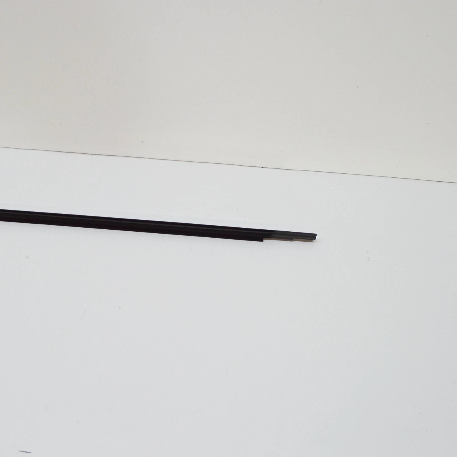 NEW AUDI A4 B9 FRONT RIGHT DOOR WINDOW BELT MOLDING 8W0853284E2ZZ ORIGINAL