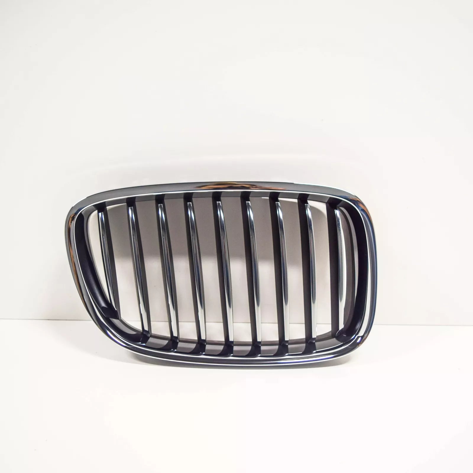 NEW BMW 5 GRAN TURISMO F07 FRONT RADIATOR RIGHT GRILLE 51137200168 ORIGINAL